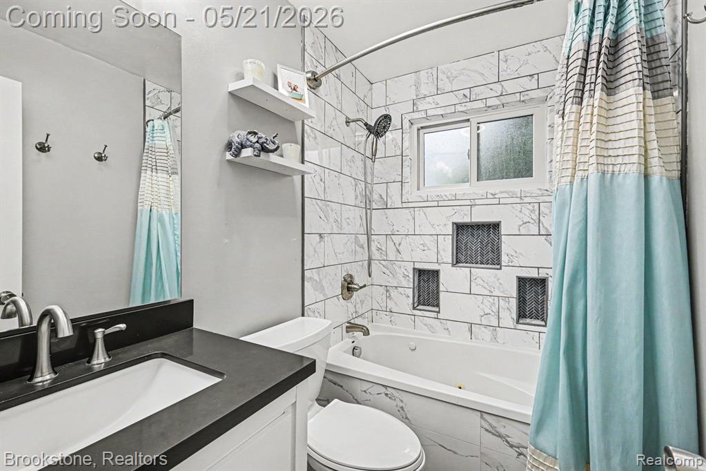 46561 Plum Grove Drive, Macomb, MI 48044 — Photo 8