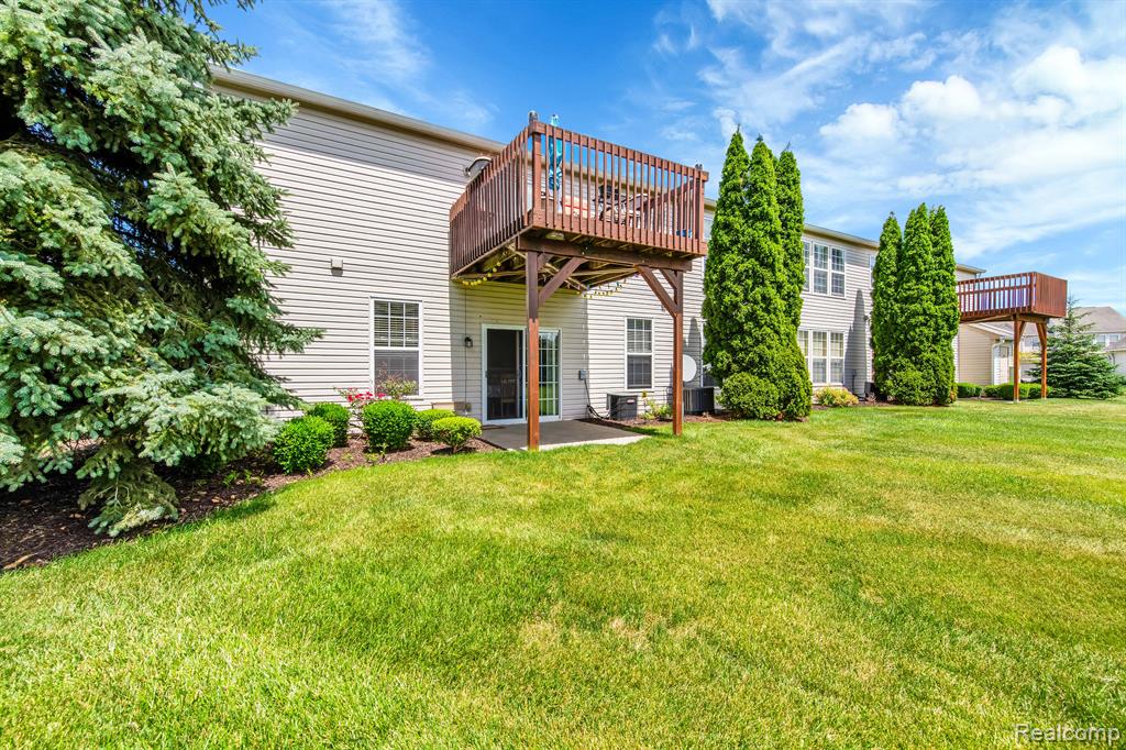 26604 KIRKWAY Circle, Woodhaven, MI 48183 — Photo 6