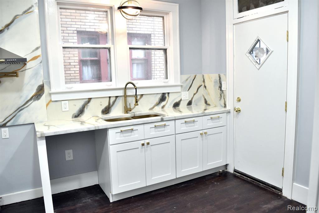 2054 EDISON Street, Detroit, MI 48206 — Photo 9