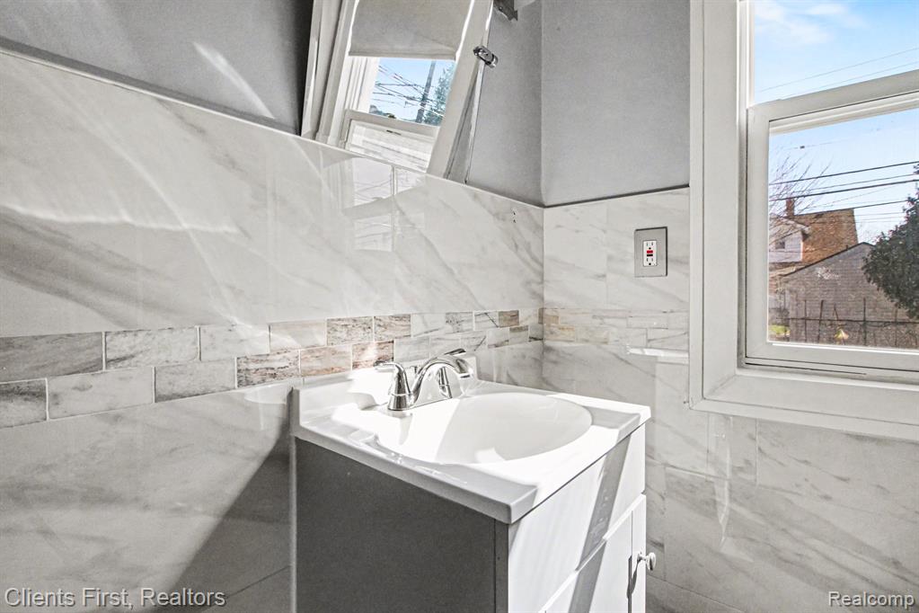 5210 Middlesex Street, Dearborn, MI 48126 — Photo 16