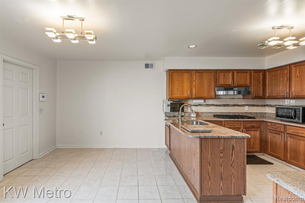 29263 W CHANTICLEER Drive, Southfield, MI 48034 — Photo 10