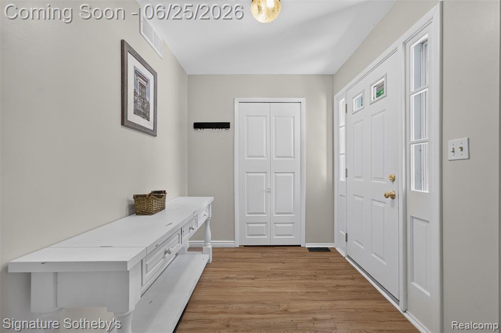 4672 Argyle Drive, Troy, MI 48085 — Photo 2