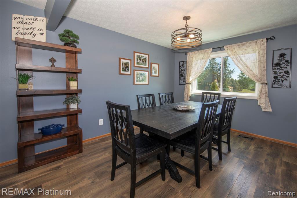 9633 Fairfax Drive W, Pinckney, MI 48169 — Photo 6