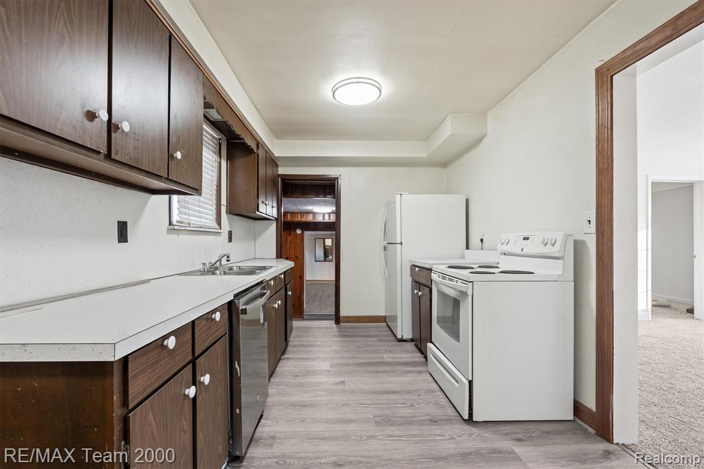 5526 SYLVIA Street, Dearborn Heights, MI 48125 — Photo 4