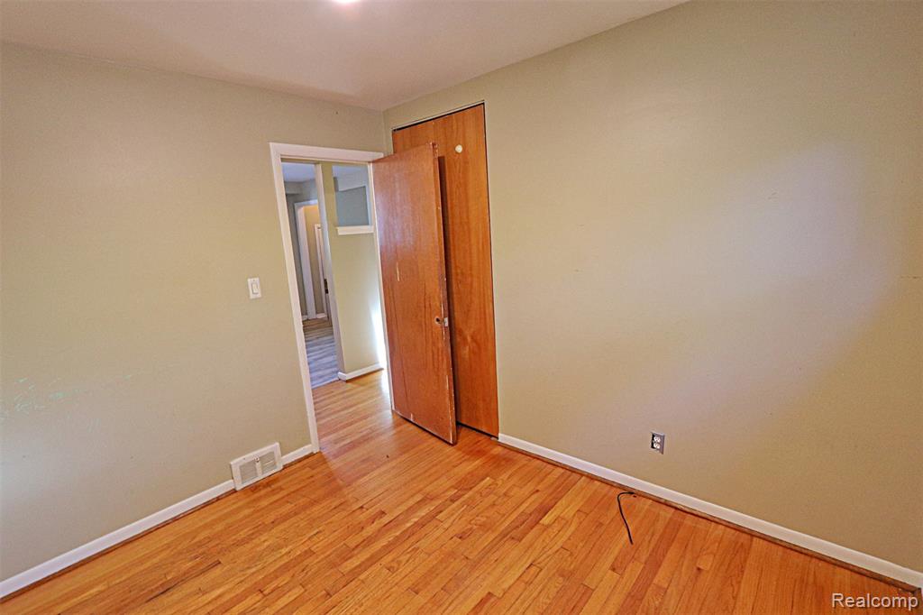 9010 LEVERNE Street, Redford, MI 48239 — Photo 17