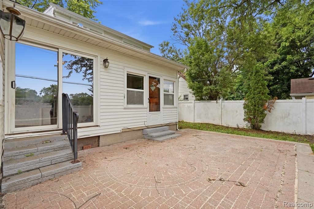 75 Preston Avenue, Waterford, MI 48328 — Photo 31
