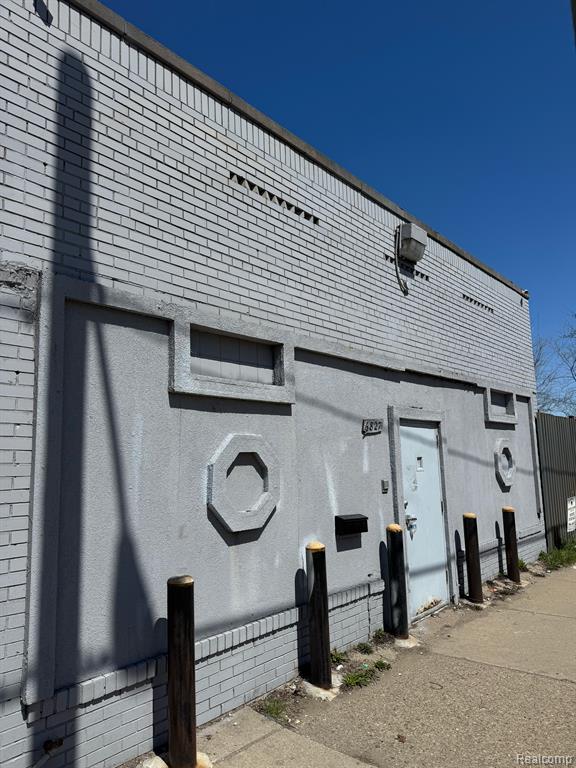 6827 E 7 MILE Road, Detroit, MI 48234 — front exterior