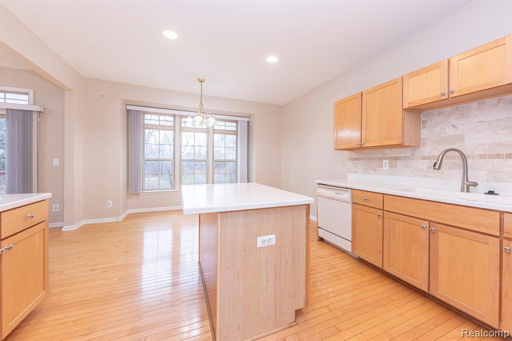 7246 Gateway Drive, West Bloomfield, MI — Photo 27