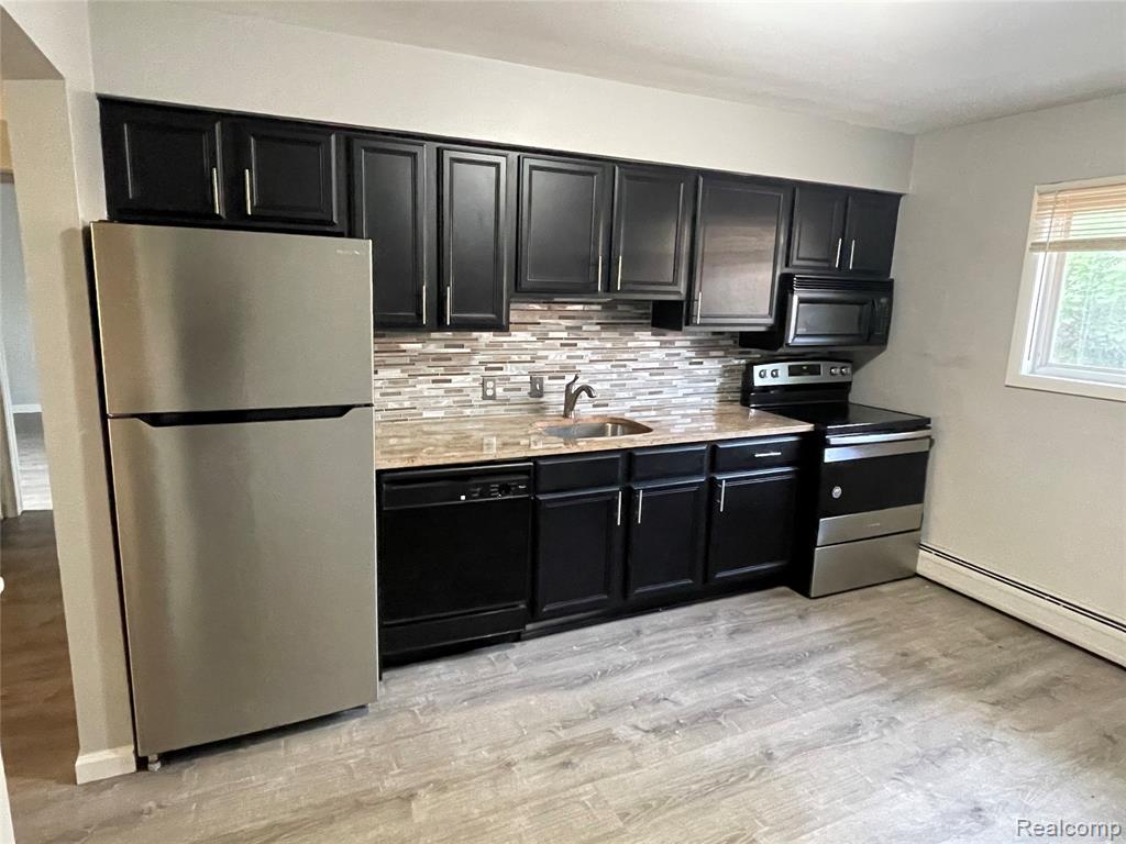 649 W Maple Road, Clawson, MI — Photo 2