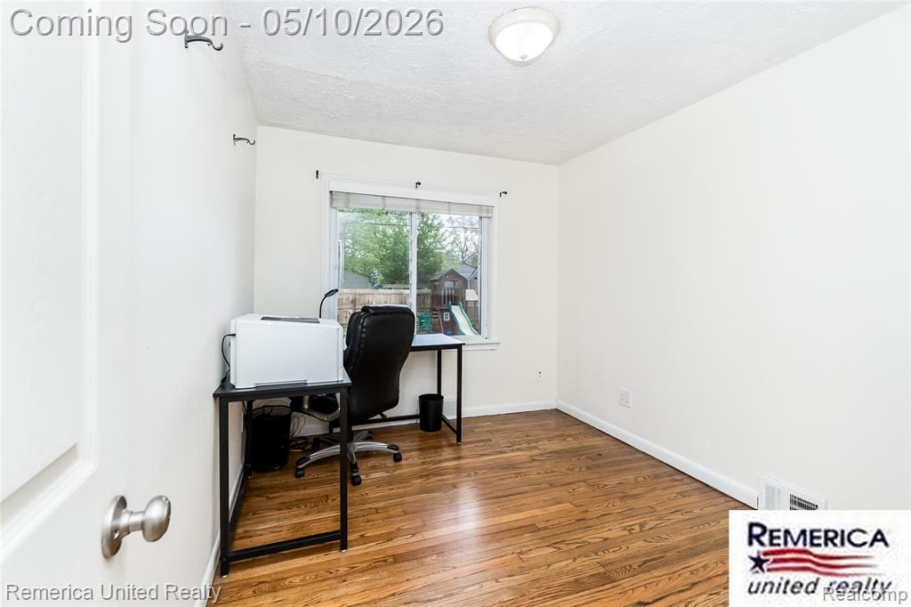 21514 Wheeler Street, Farmington, MI 48336 — Photo 19