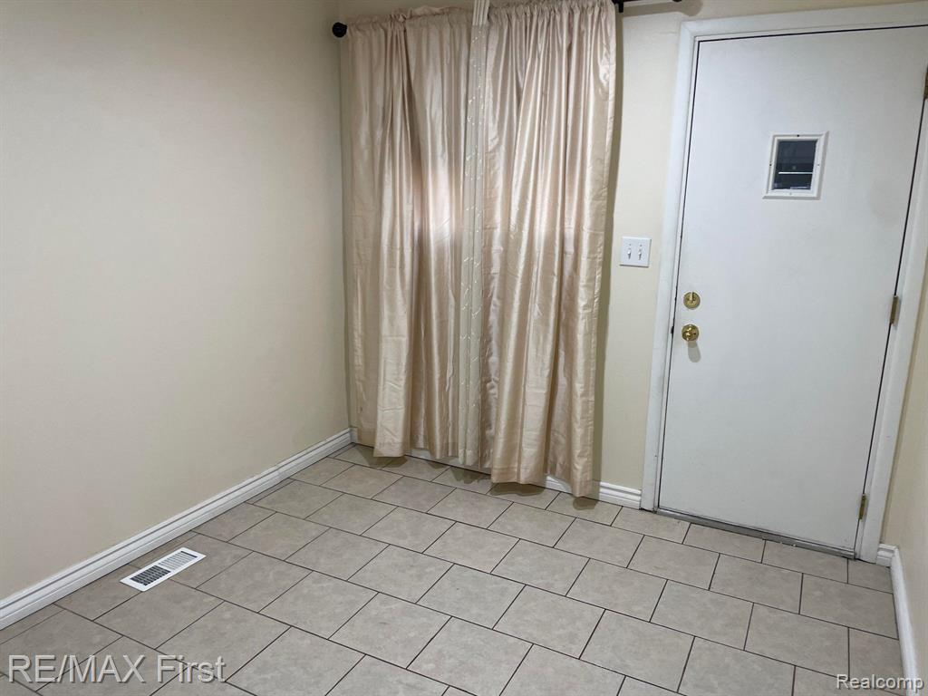 8401 18 Mile APT # 99 Road, Sterling Heights, MI 48313 — Photo 6