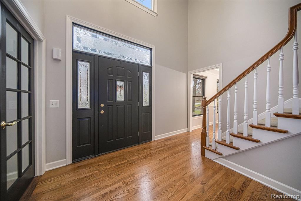 695 HERITAGE Drive, Milford, MI 48381 — Photo 2