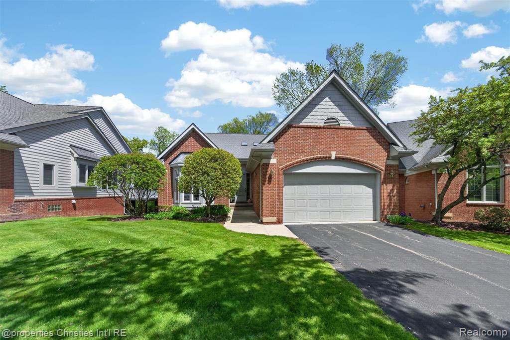6390 Country Shire Lane, West Bloomfield, MI 48323 — Photo 2
