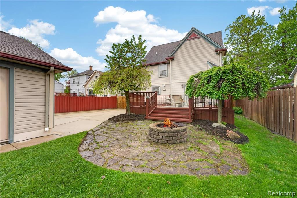 538 Pine Street, Wyandotte, MI 48192 — Photo 45