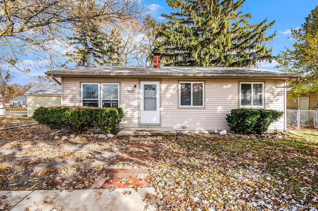 35381 Dern Drive, Brownstown, MI — front exterior