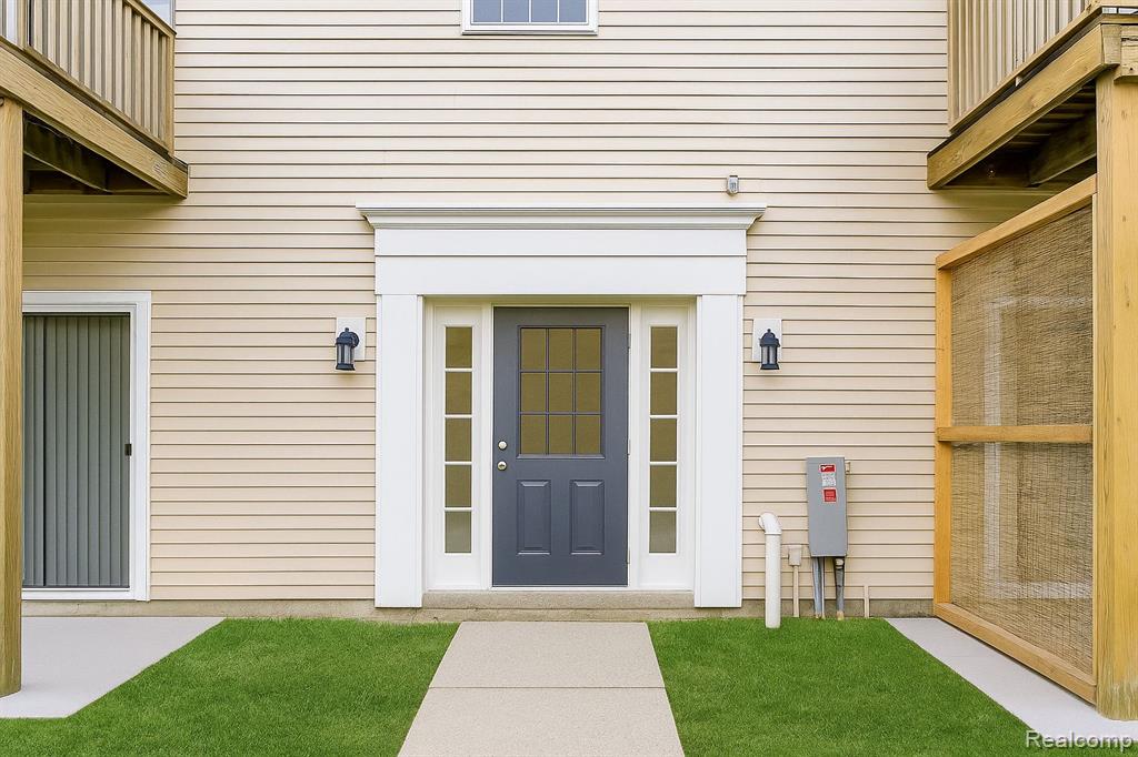 833 Bloomfield Village Boulevard, D, Auburn Hills, MI 48326 — front exterior