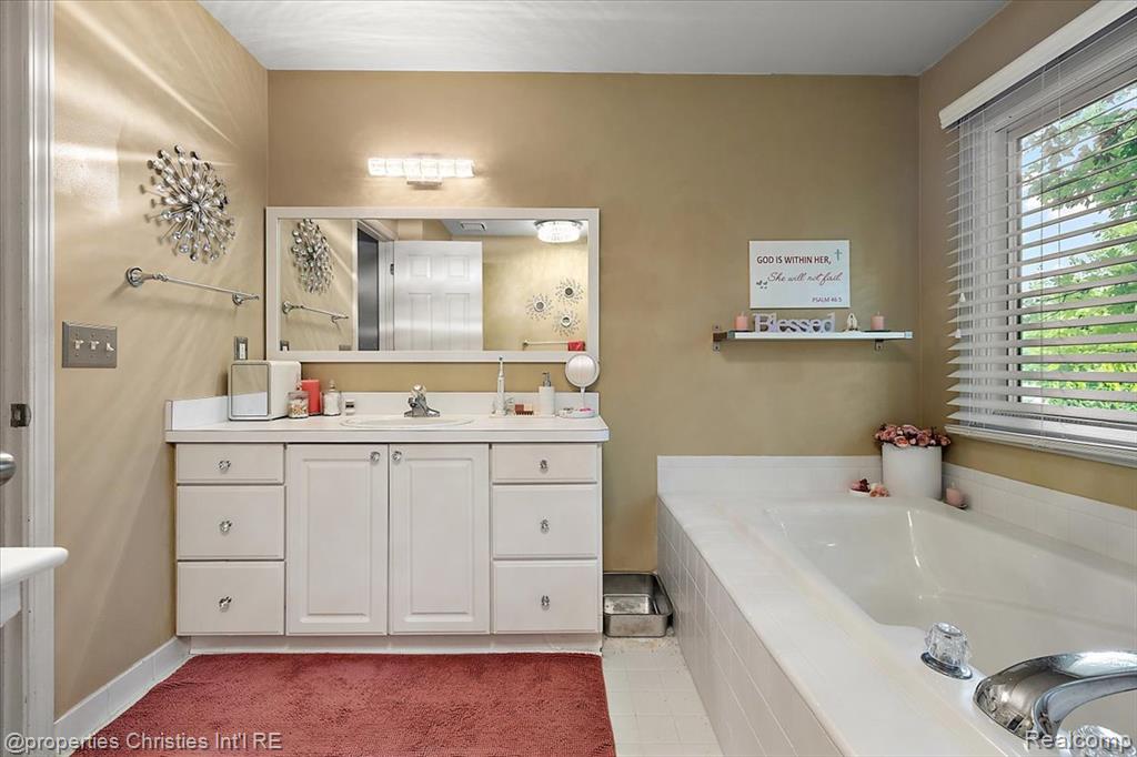 42683 Wimbleton Way, Novi, MI — Photo 27