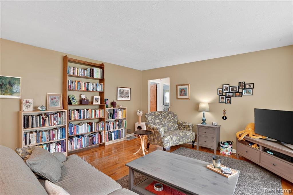 4949 Algonquin Way, Okemos, MI 48864 — Photo 8