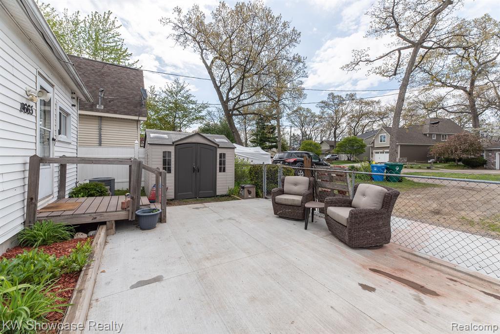 8665 Cooley Lake Road, White Lake, MI 48382 — Photo 39