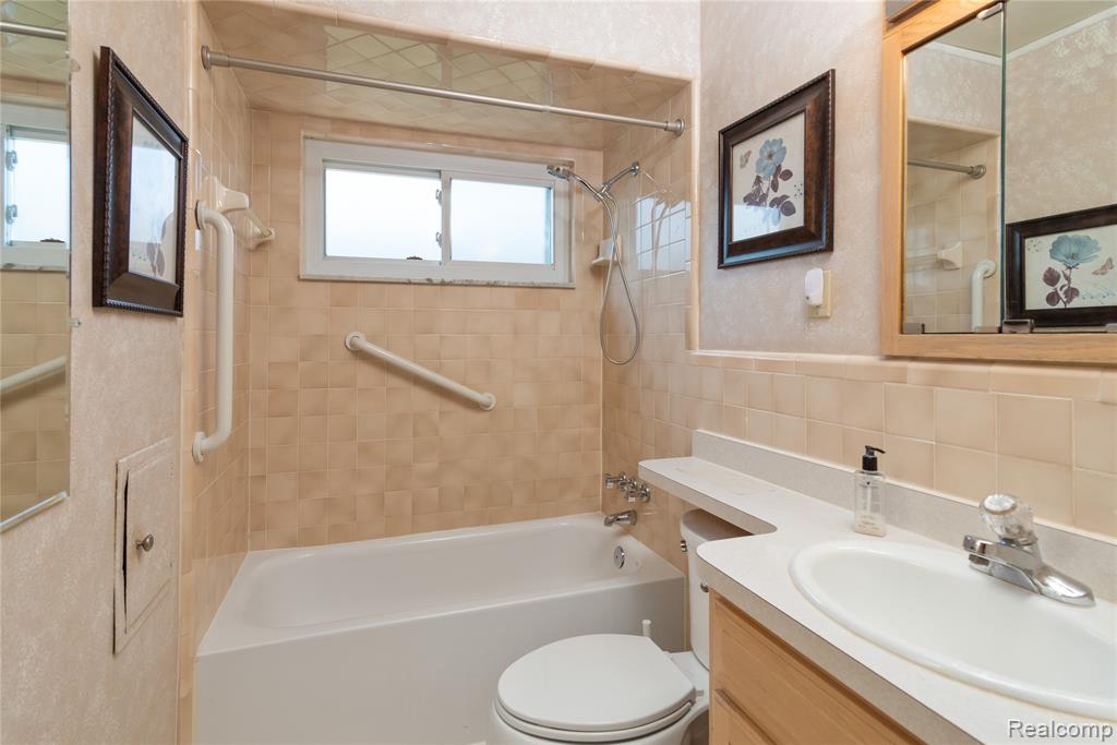5836 Norborne Avenue, Dearborn Heights, MI 48127 — Photo 15