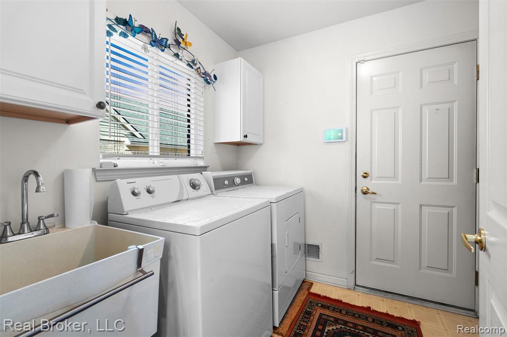 5776 Woodview Drive, 6, Sterling Heights, MI 48314 — Photo 23