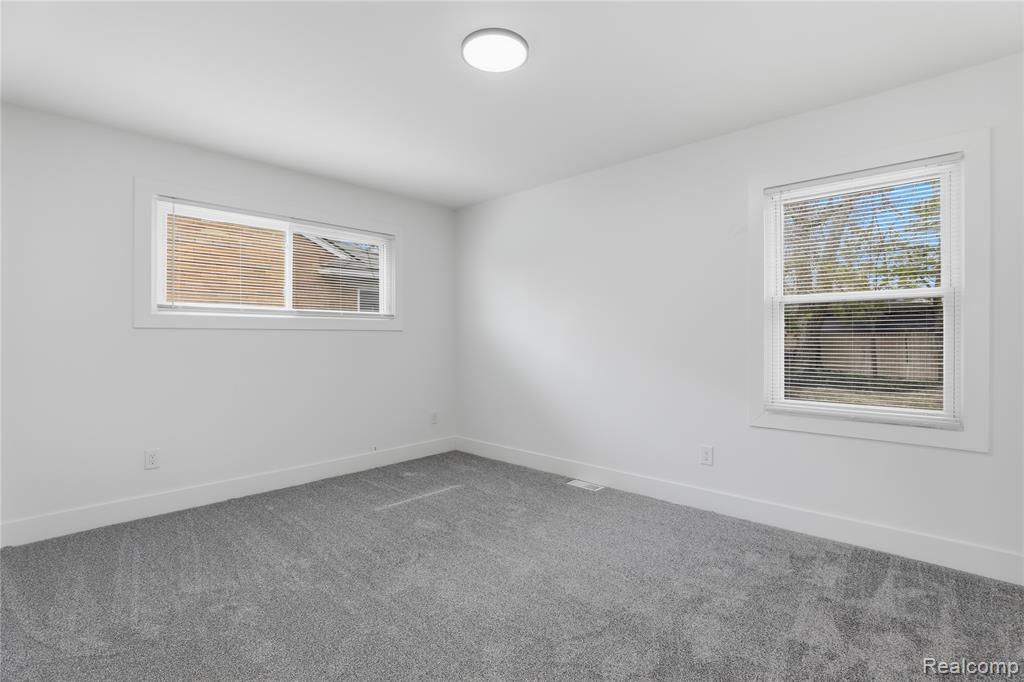 23509 Parklawn Street, Oak Park, MI 48237 — Photo 18