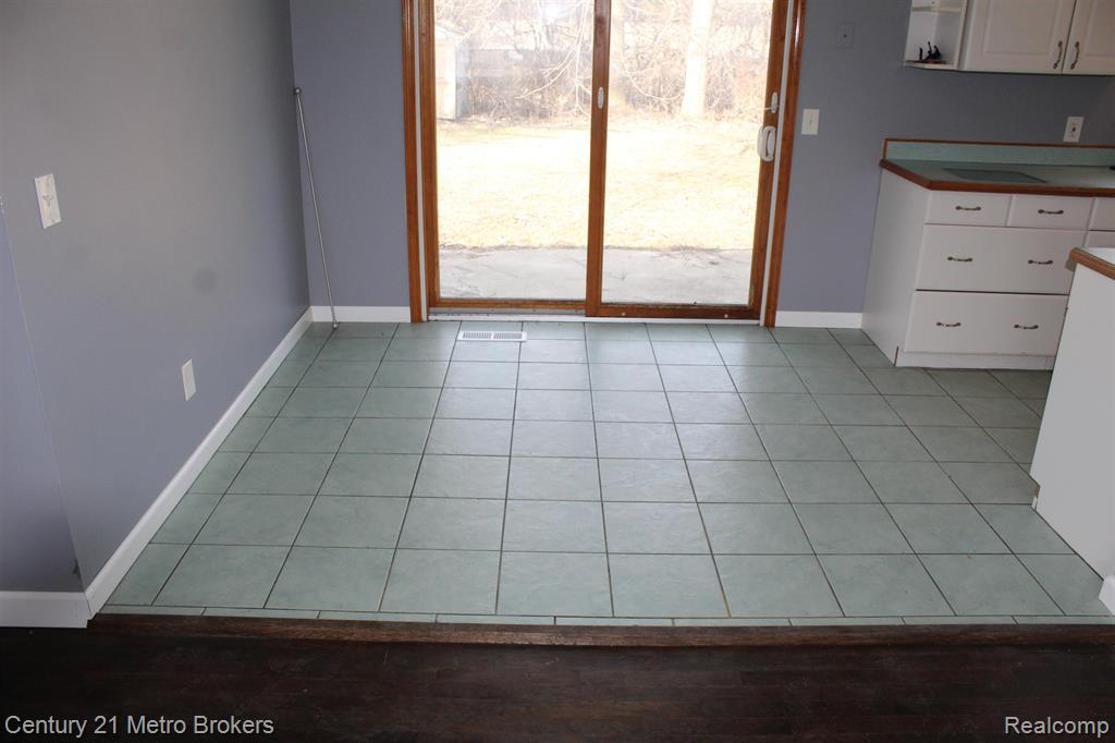 3509 Ridgecliffe Drive, Flint, MI 48532 — Photo 5