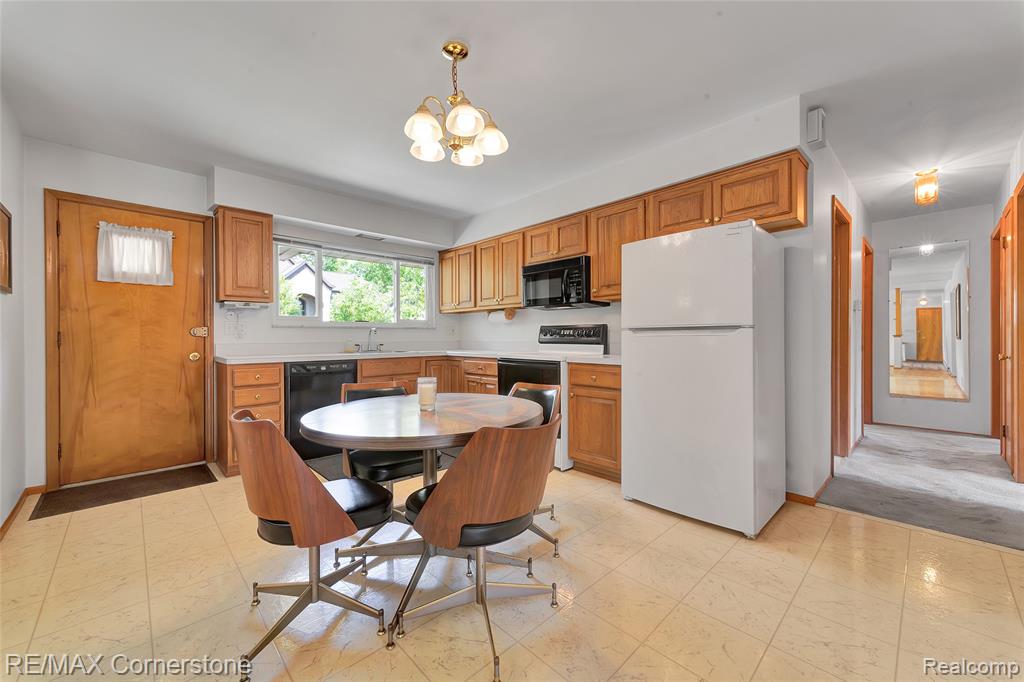 5760 Linden Drive, Dearborn Heights, MI 48127 — Photo 12