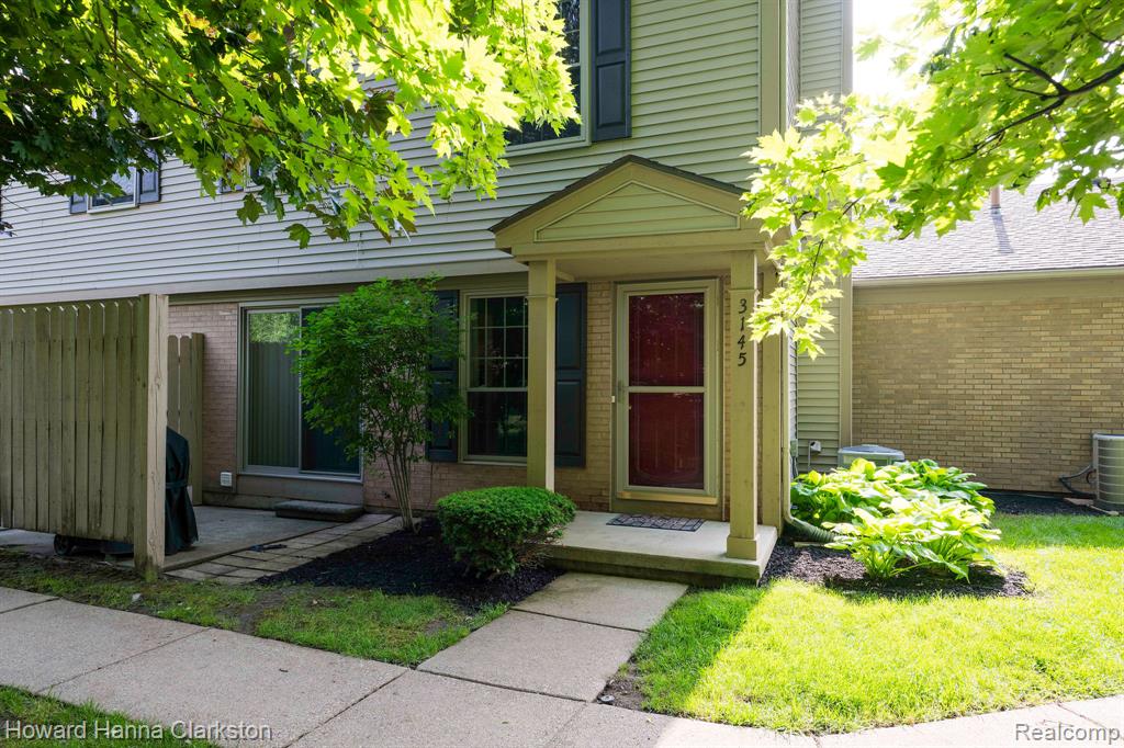 3145 Hidden Ridge Drive, Waterford, MI 48328