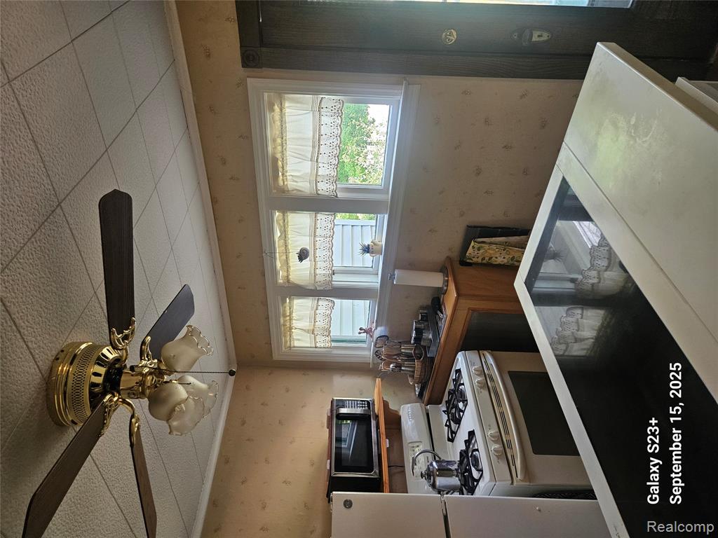 624 Hickory Street, Fenton, MI 48430 — Photo 15