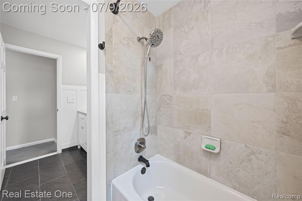 42118 Villanova Drive, Sterling Heights, MI 48313 — Photo 32