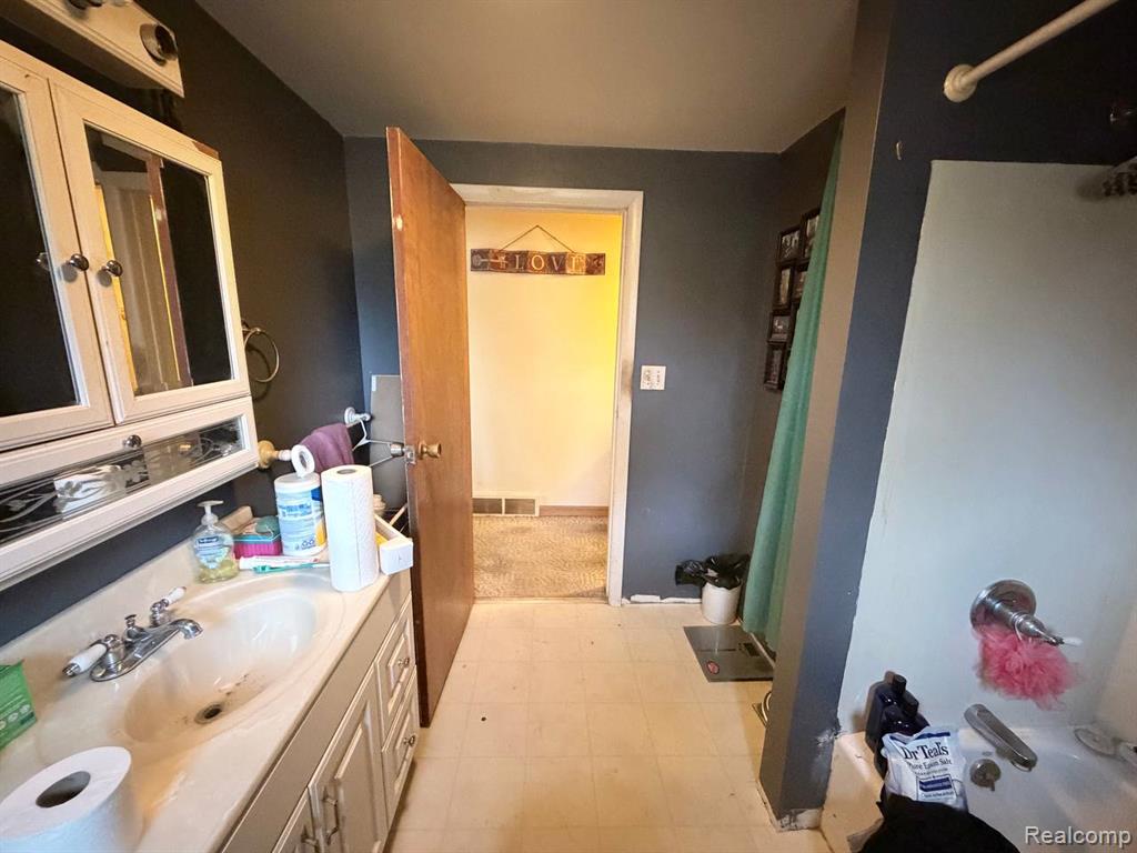 10157 Willowbrook Drive, Flushing, MI 48433 — Photo 17