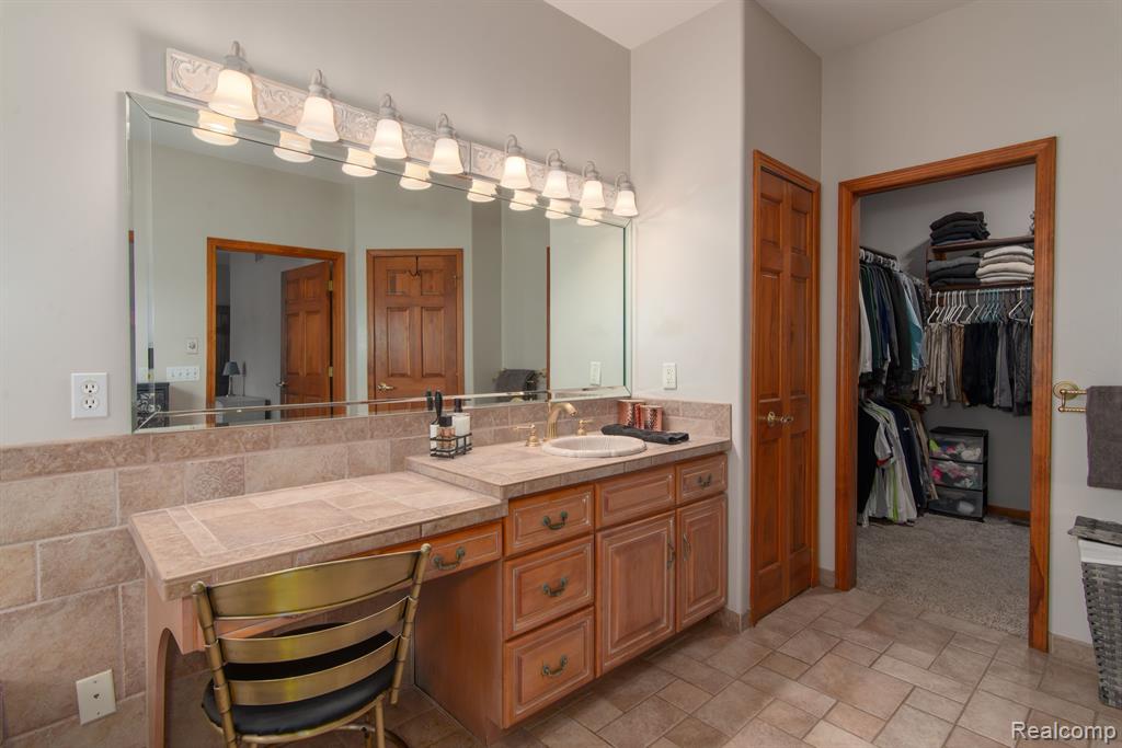 5271 WYNDEMERE Square, Swartz Creek, MI 48473 — Photo 26