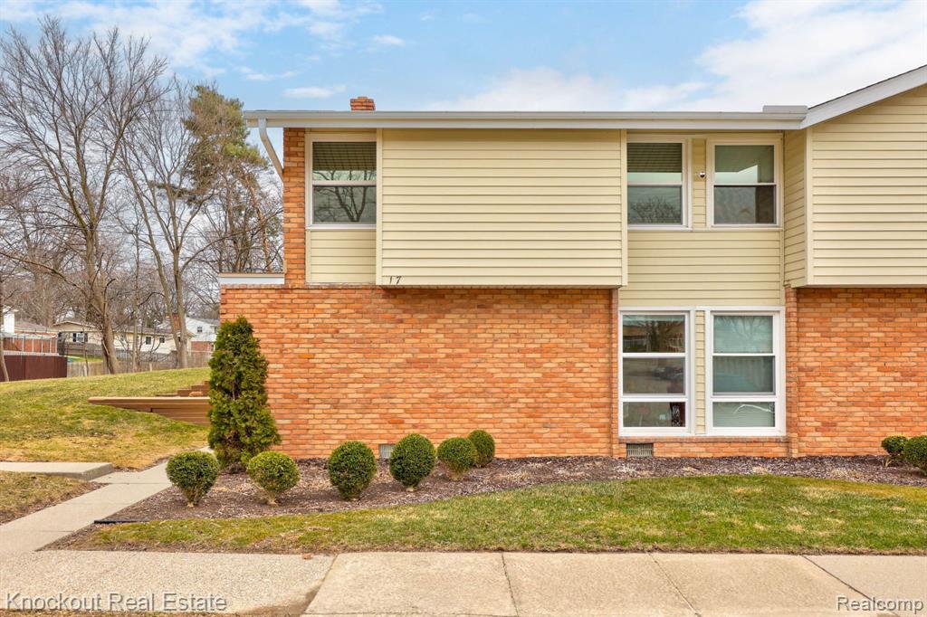 700 E GENESEE Street, D-17, Frankenmuth, MI 48734 — Photo 2