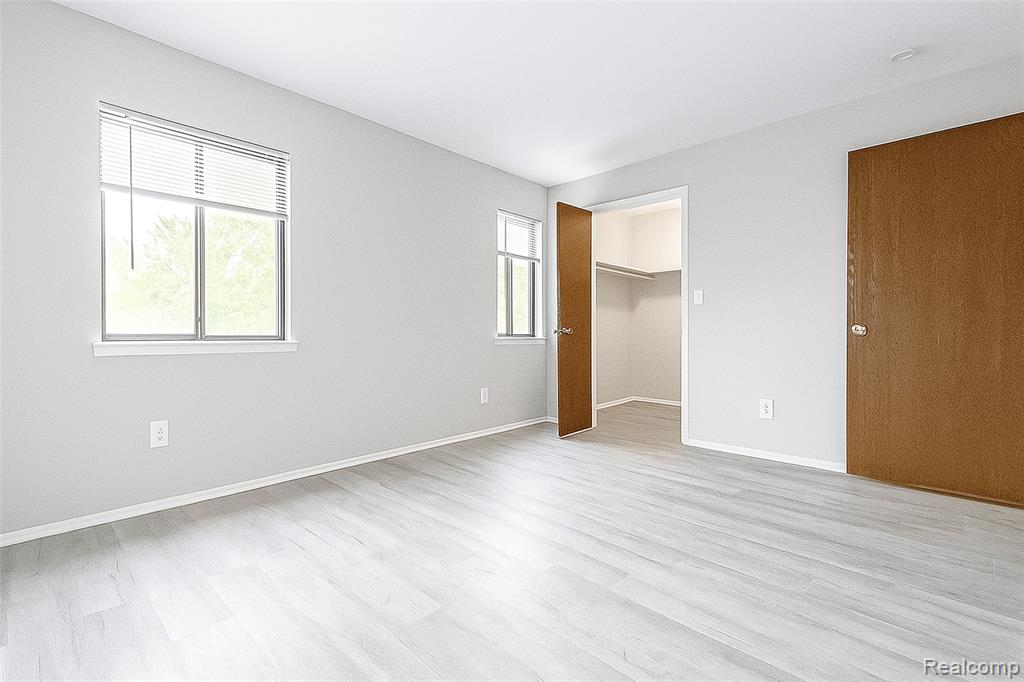 7590 MANOR Circle, Westland, MI — Photo 16