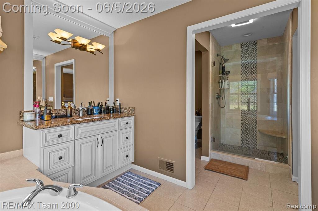 5681 WOODFIELD Parkway, Grand Blanc, MI 48439 — Photo 27