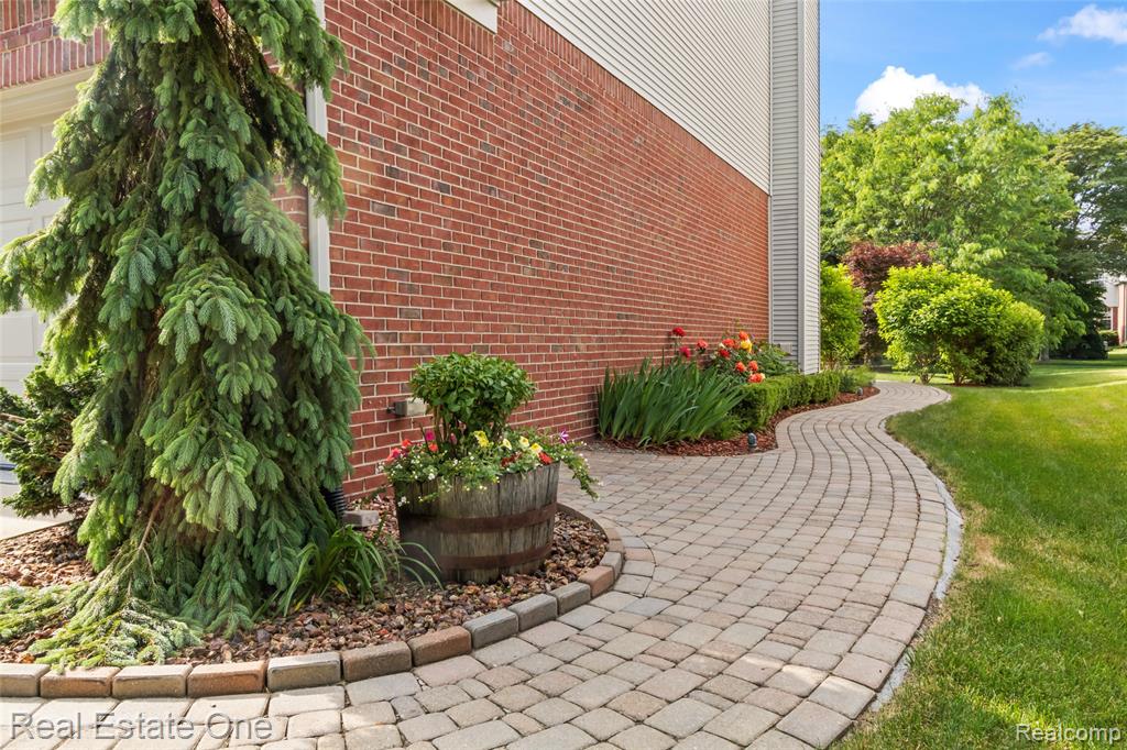 7244 Millrock Avenue, Shelby Twp, MI 48317 — Photo 5