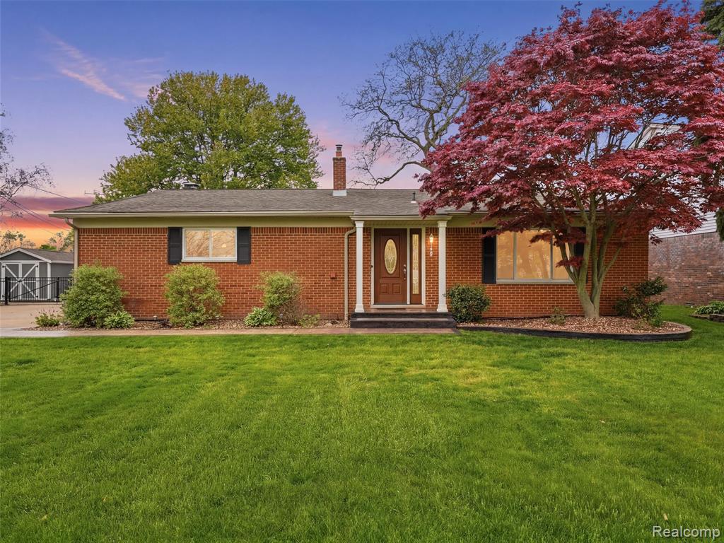 32160 S River Road, Harrison Township, MI