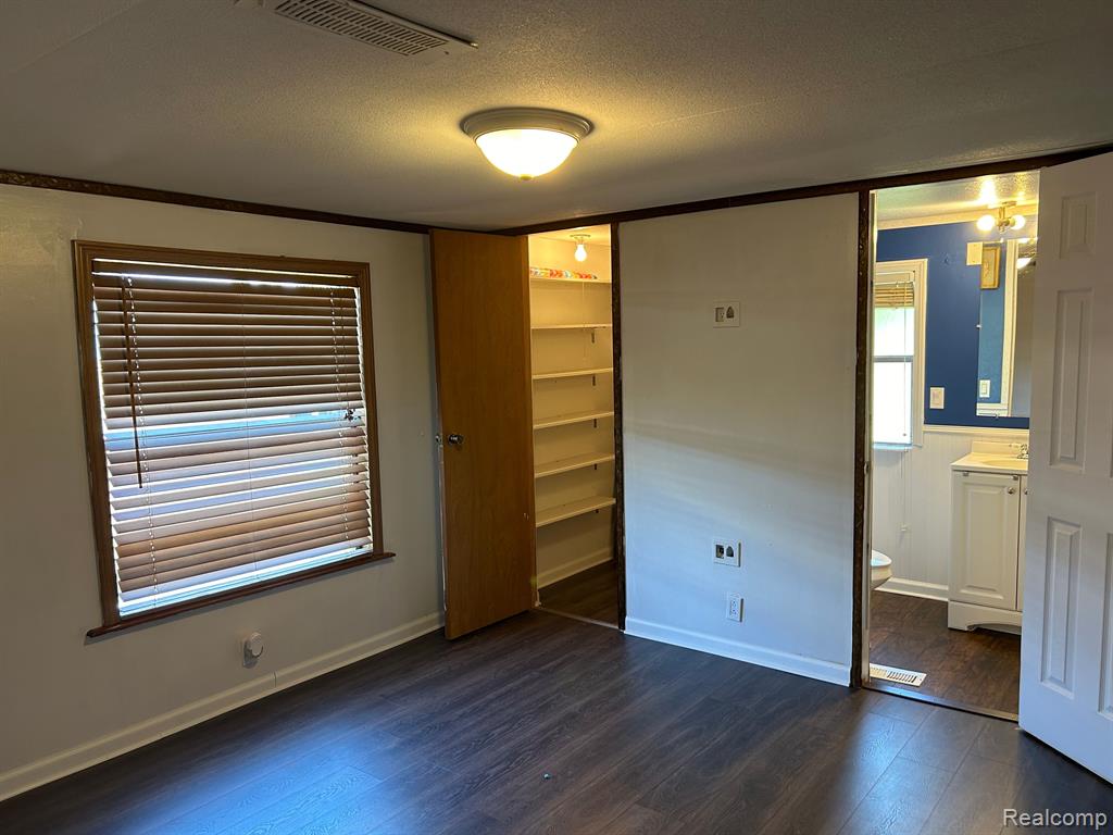 49862 NEWARK Drive, Shelby Twp, MI 48315 — Photo 11