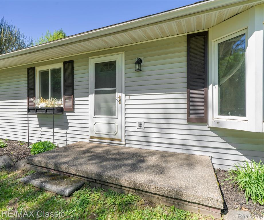 11589 OWOSSO Road, Fowlerville, MI 48836 — Photo 12