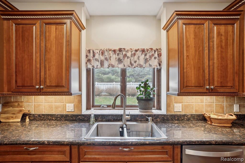 5167 HUNTERS Ridge, Holly, MI 48442 — Photo 18