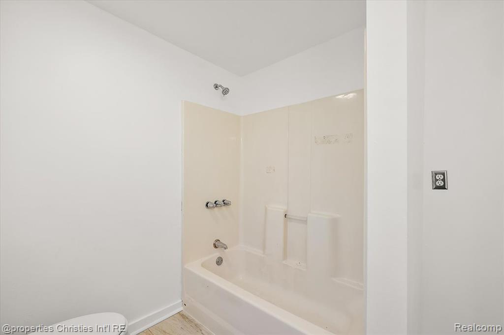 228 W Columbia Avenue, Pontiac, MI 48340 — Photo 18