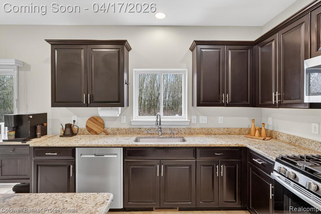 8314 Peninsula Circle, Grand Blanc, MI 48439 — Photo 20