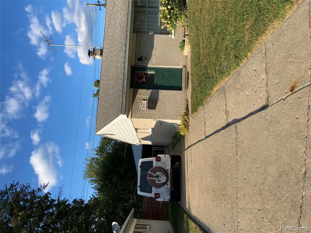 931 E Kalama Avenue, Madison Heights, MI 48071 — Photo 3