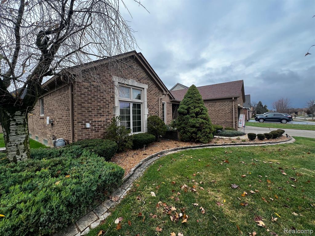 40363 DENBIGH Drive, Sterling Heights, MI 48310 — Photo 3