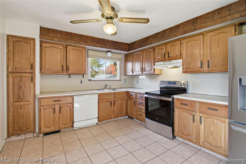8759 Calvert Drive, Sterling Heights, MI 48312 — Photo 6