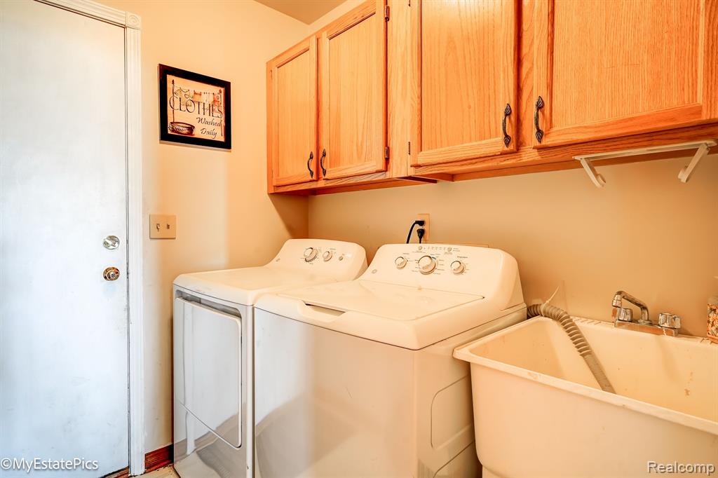 1807 PEBBLE CREEK Drive, Canton, MI 48188 — Photo 41