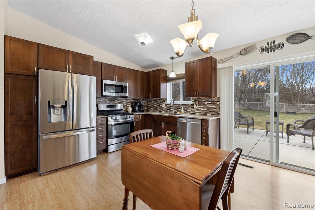 77 Coyote Court, Pinckney, MI 48169 — Photo 10