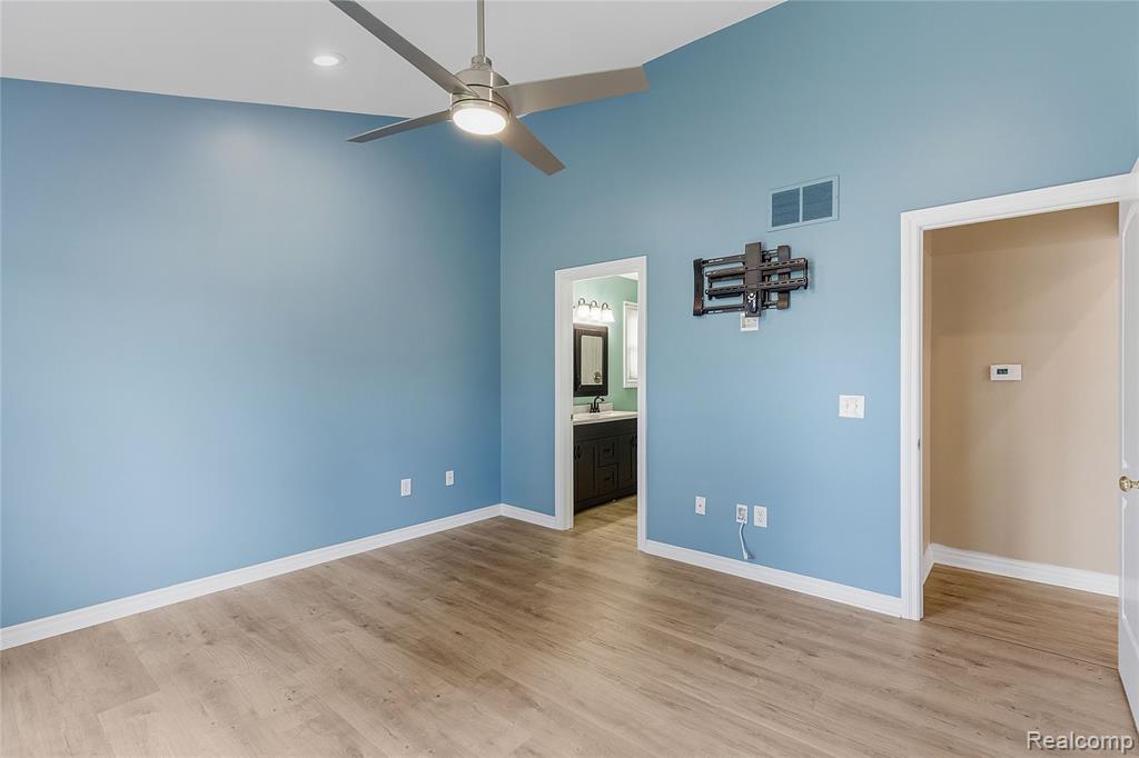 1171 Creekside Court, Burton, MI 48509 — Photo 15