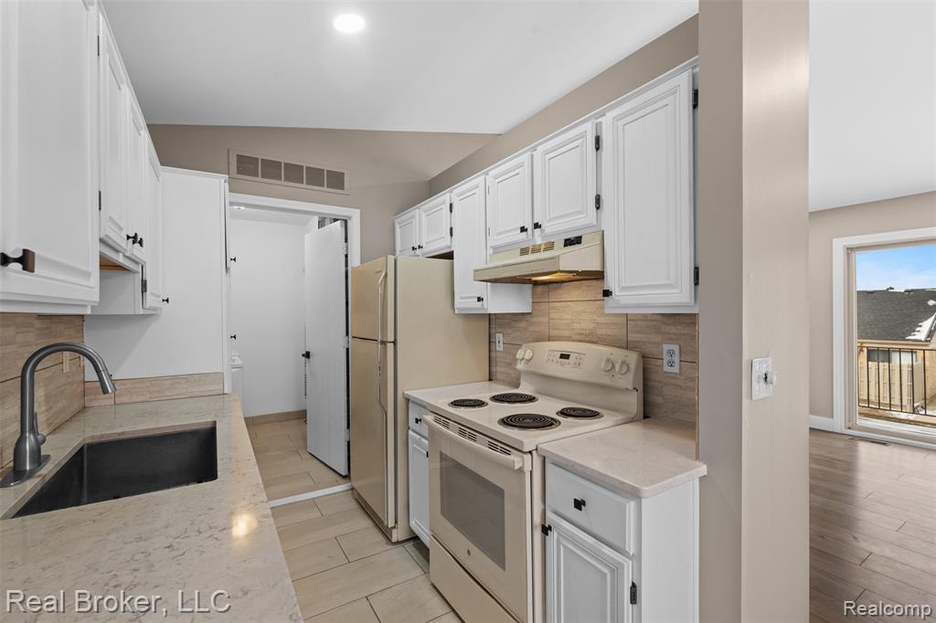 44594 Connecticut, Clinton Twp, MI 48038 — Photo 8